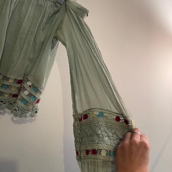 FREE PEOPLE OFF SHOULDER CROP TOP - Picture 2 of 2